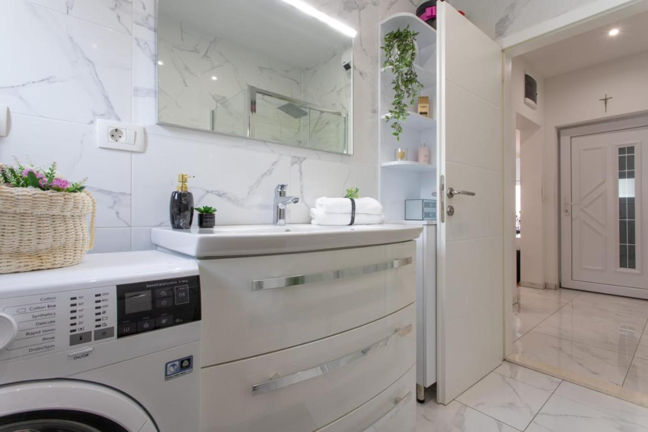 Lux Apartment Ema Каштела Экстерьер фото