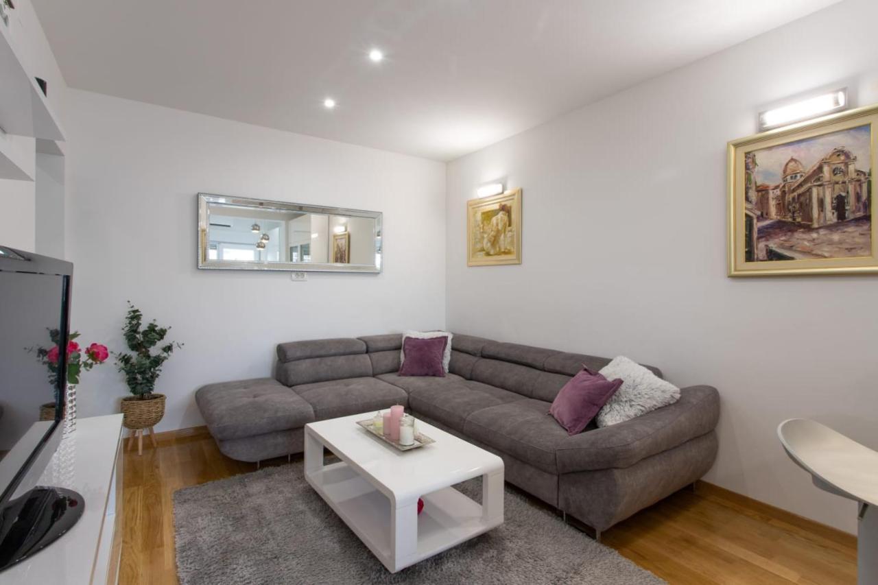 Lux Apartment Ema Каштела Экстерьер фото