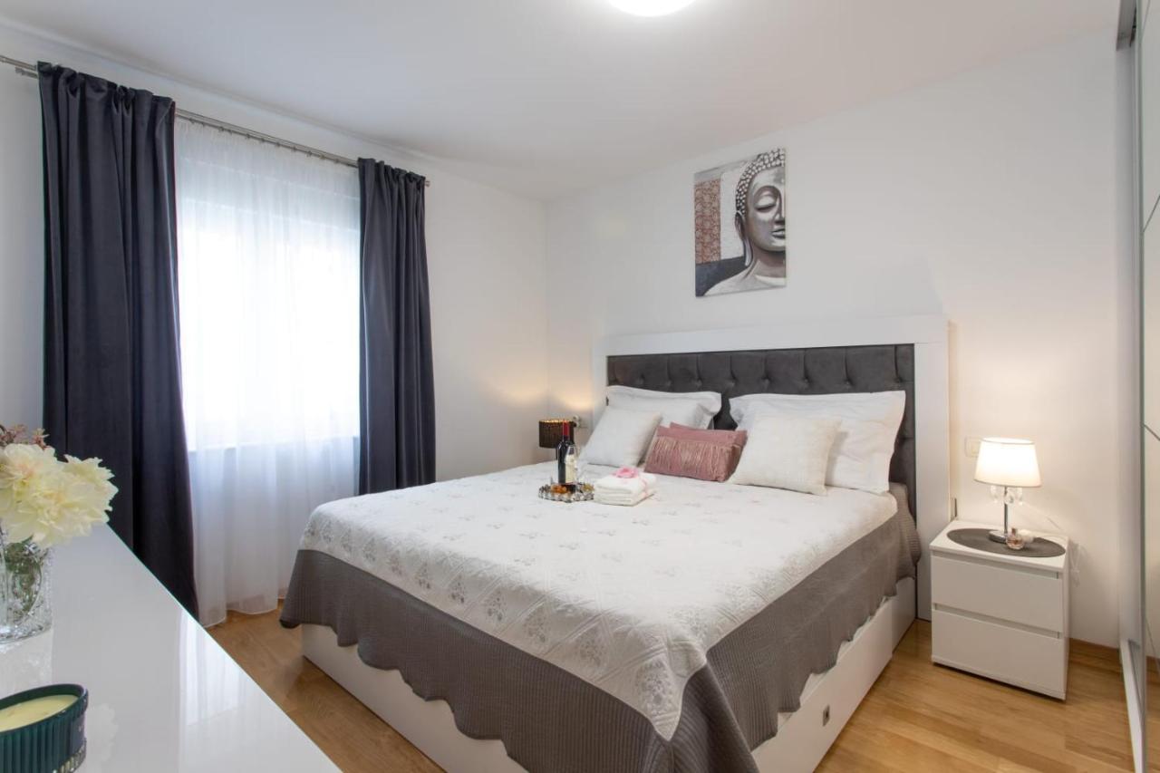 Lux Apartment Ema Каштела Экстерьер фото