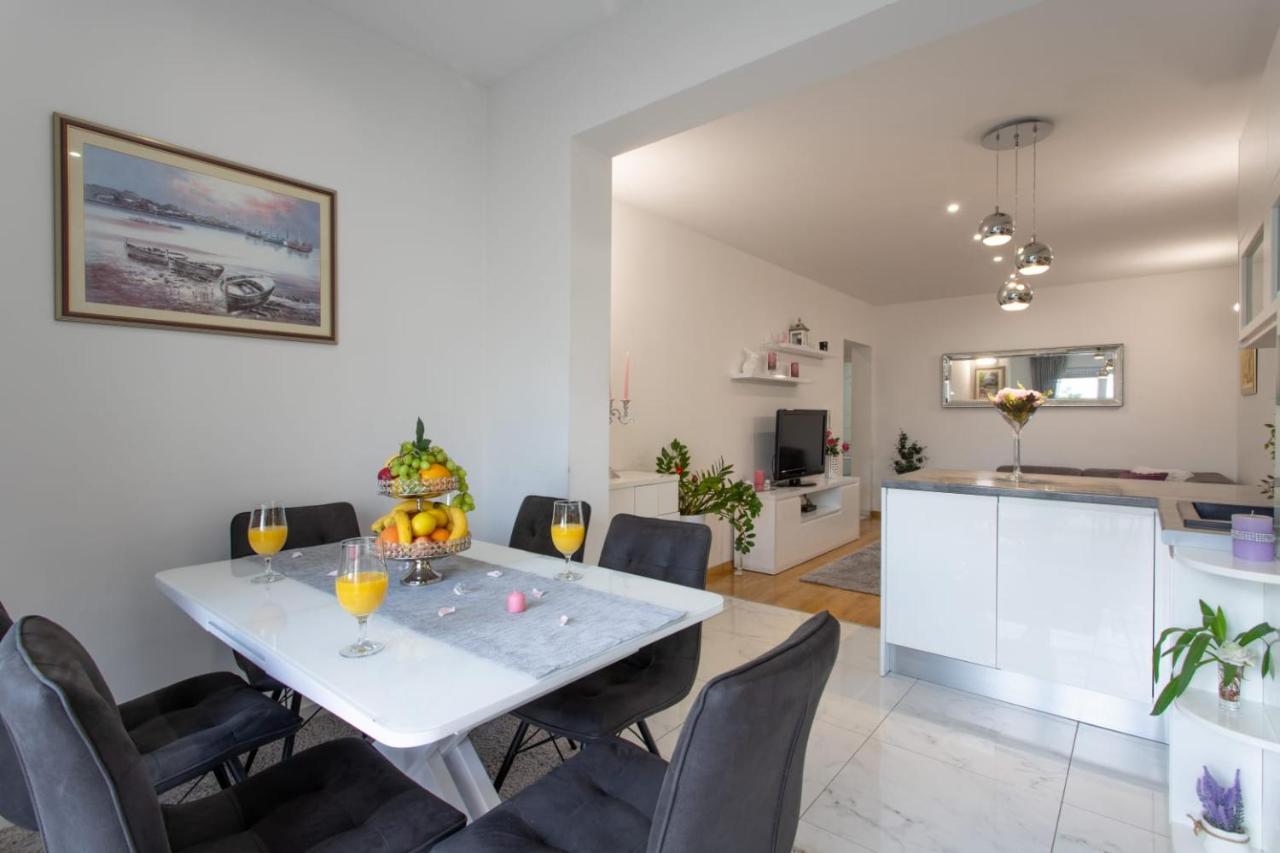 Lux Apartment Ema Каштела Экстерьер фото
