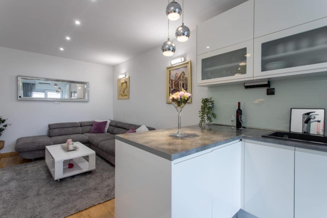 Lux Apartment Ema Каштела Экстерьер фото