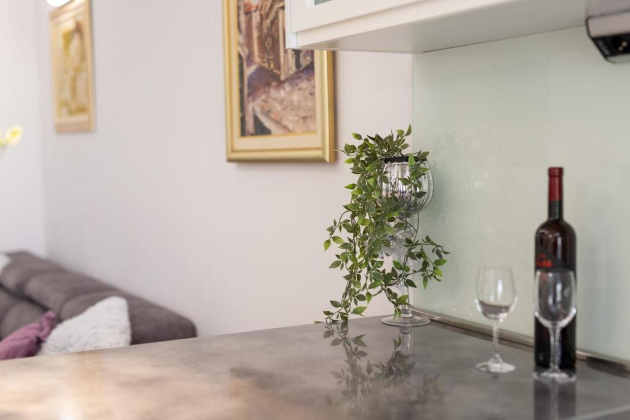 Lux Apartment Ema Каштела Экстерьер фото